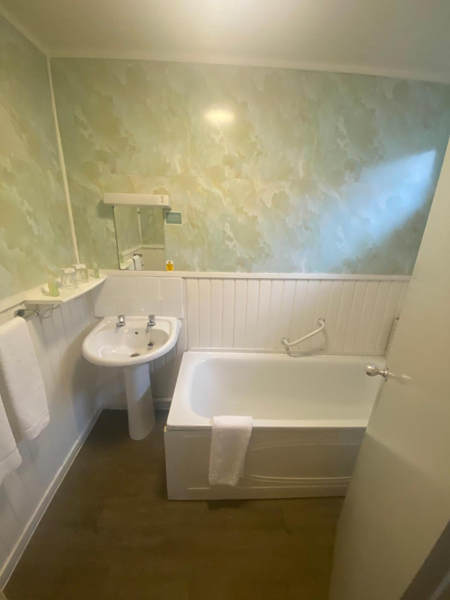 The Caledonian Claymore Hotel Arrochar Extérieur photo